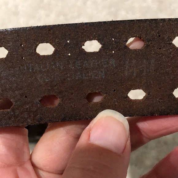 Vtg M dbl tongue belt. Naturally distressed, full of character and worn w/love. - Picture 5 of 6